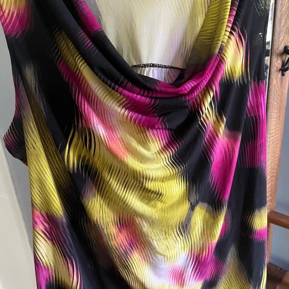 Woman’s Worthington 2x sleeveless stretch top with cowl neck. $12 - Picture 5 of 6